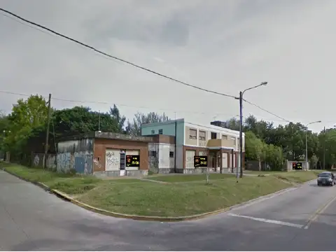 Av Gral Manuel Belgrano 300