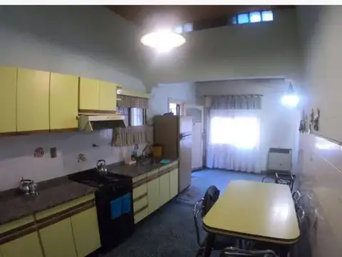 PH TIPO CASA EN GERLI: 3 AMB + LOCAL + JARDIN 110M