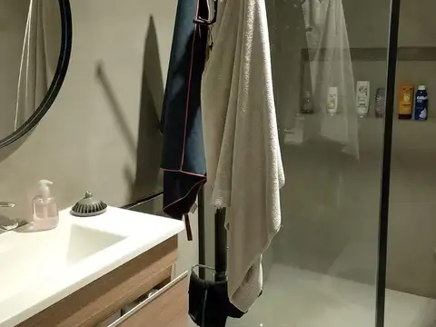 Oficina con vista panoramica al rio.