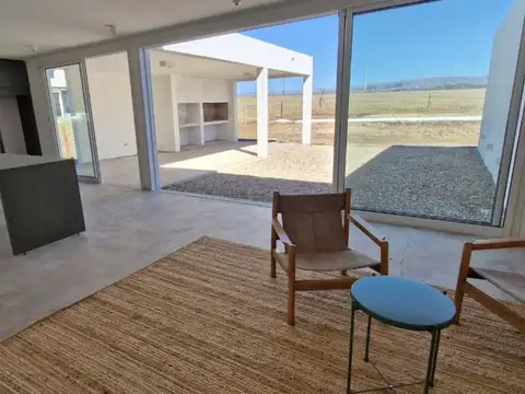 CASA 3 DORM. Y PILETA EN COUNTRY PUERTO DEL AGUILA