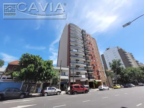 Monoambiente con balcón contra frente vista despejada 9 años - Split frío/calor. Laundry, Sum y pileta