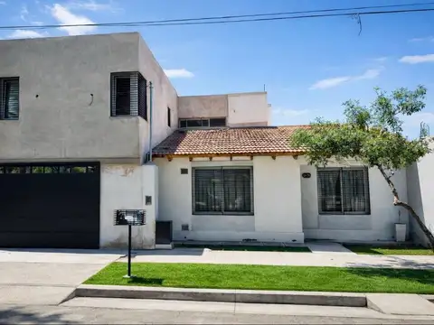 CASA VENTA 4 DORMITORIOS VILLA NUEVA REFACCIONADA