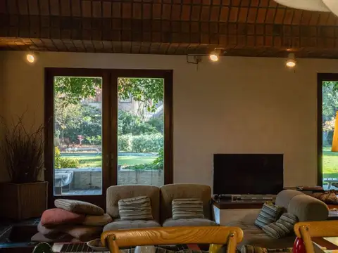Casa/Estancia urbana en La Horqueta | Lote 3750 m²