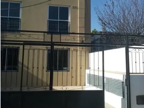 Cochera "Espacio de auto descubierto" en edificio de Dtos.