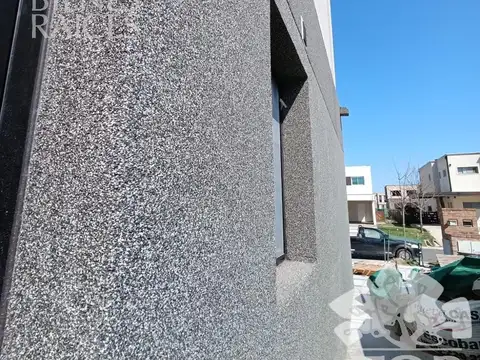 Casa 6 ambientes con 4 baños