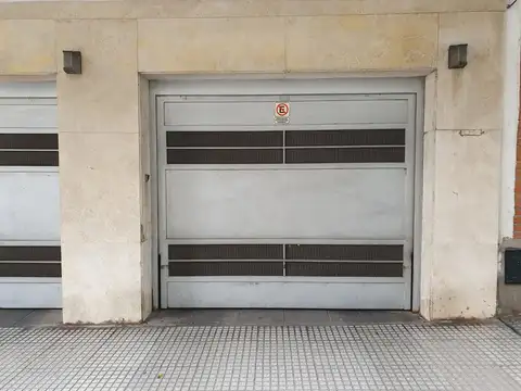 VENTA COCHERA CUBIERTA AMPLIA VILLA URQUIZA