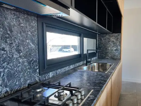 VENTA DUPLEX VILLA WARCALDE 3 DORM. SEGURIDAD