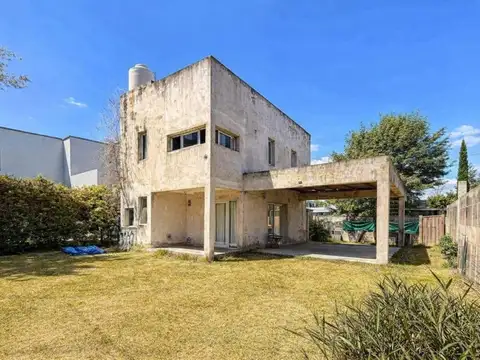 CASA EN VENTA 3 DORMITORIOS 134 entre 478 y 479