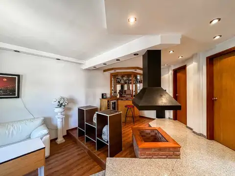 CASA 4 DORMITORIOS EN VENTA LA PLATA CON QUINCHO