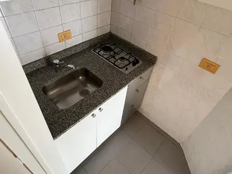 ALQUILER MONOAMBIENTE EN BALVANERA - LUMINOSO - VISTA ABIERTA - FUNCIONAL - CONTRAFRENTE