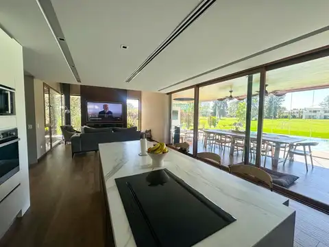Casa en Venta con 6 cocheras