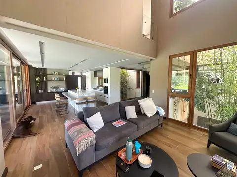 HERMOSA PROPIEDAD EN ST THOMAS ESTE OESTE