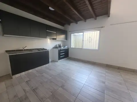 Alquiler PH 1 dormitorio con patio  en calle Garzón 1700 casi Pellegrini de Rosario