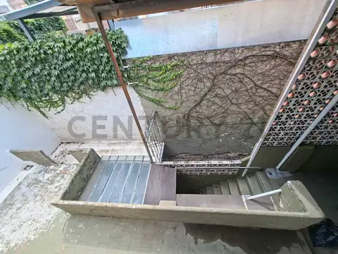 Casa interna de dos dormitorios en el barrio Echesortu - Ideal inversión a reciclar