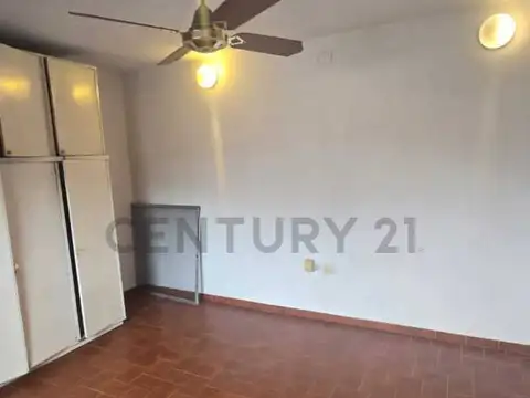 Casa interna de dos dormitorios en el barrio Echesortu - Ideal inversión a reciclar