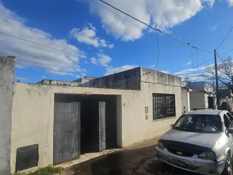 Casa 2 dormitorios en Barrio Industrial