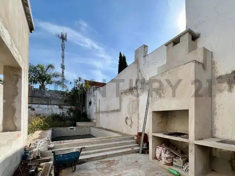 70 e/ 2 y 3 200, Piso 0