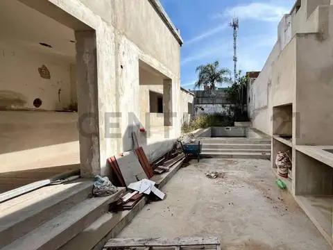 CASA EN VENTA LA PLATA 4 DORMITORIOS EN CONSTRUCCIÓN