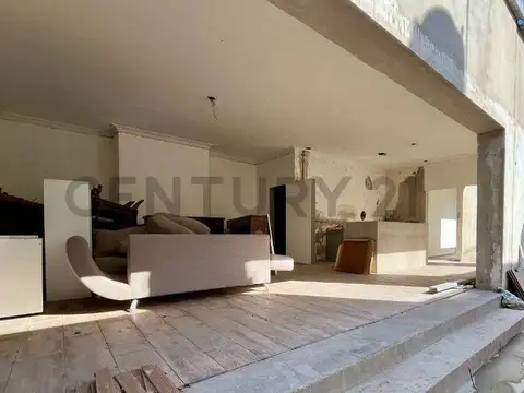 CASA EN VENTA LA PLATA 4 DORMITORIOS EN CONSTRUCCIÓN