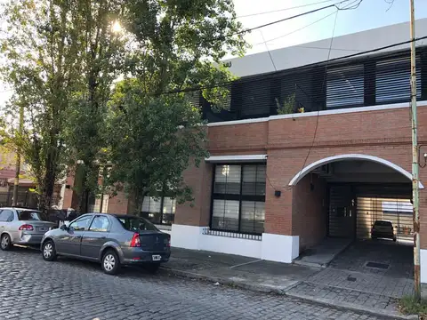 Departamento tipo loft en 2 plantas c/ patio terraza - 51 m² Cub.- V. Sarmiento