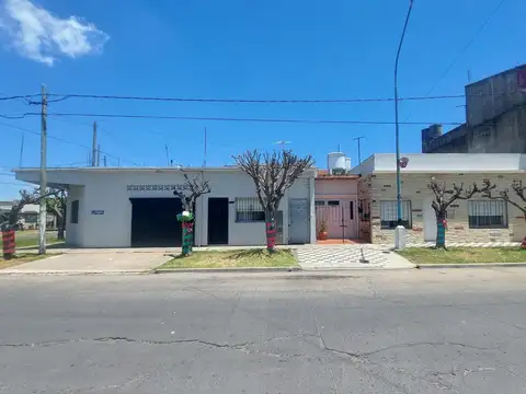 Venta de casa en block ideal inversión.