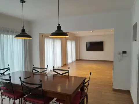 Casa 6 ambientes con 3 baños