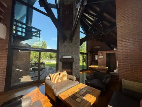 Casa 4 ambientes con 6 baños