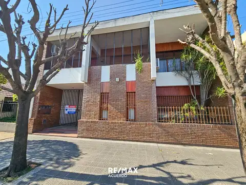 VENTA CASA 4 DORMS, APTA CRED, CENTRO SAN NICOLAS