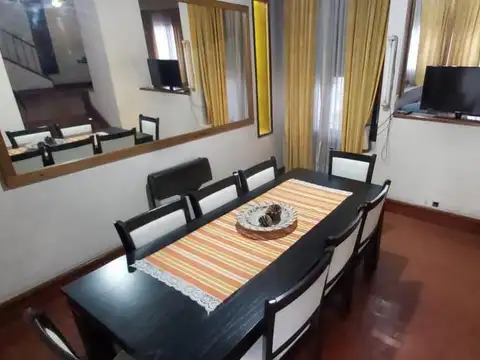 Casa en Alquiler con 1 cochera