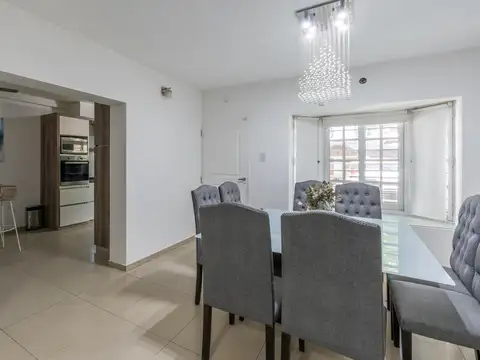 Casa en Venta con 3 cocheras