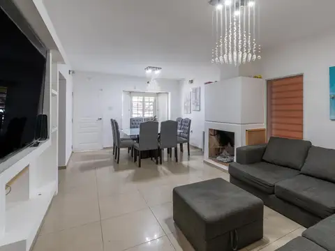 Casa en Venta en Granadero Baigorria, USD 198.000