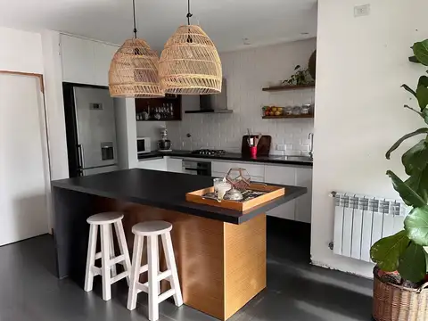 Dr. Eduardo Madero al 700