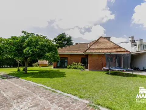 Casa en venta 4 amb sobre lote  de 1172 m2, quincho y pileta en Don Torcuato