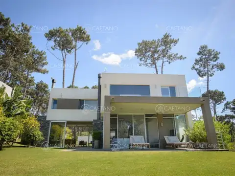 ESPECTACULAR CASA EN RINCON DEL INDIO