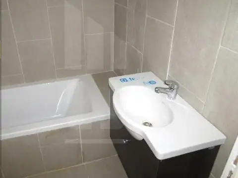 VENTA DE MONOAMBIENTE EN FLORES MODERNO y LUMINOSO 