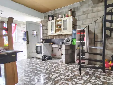 Casa 4 ambientes con 2 baños