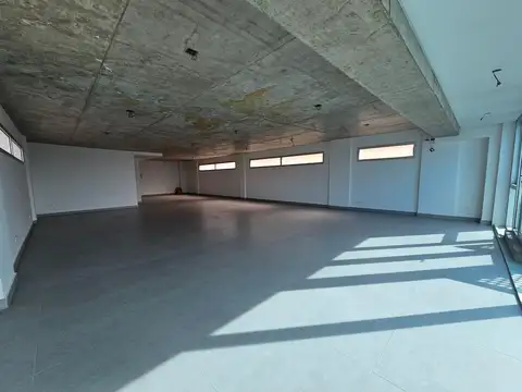 Alquiler Oficina -   Excelente Edificio Corporativo -