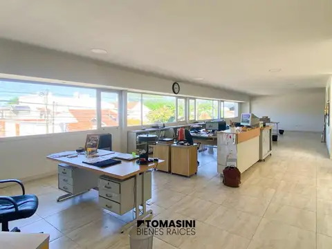 OFICINA  más GALPÓN SOBRE DOS LOTES