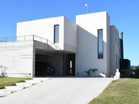 Alquiler casa Cruz del Sur fondo a laguna c/pileta