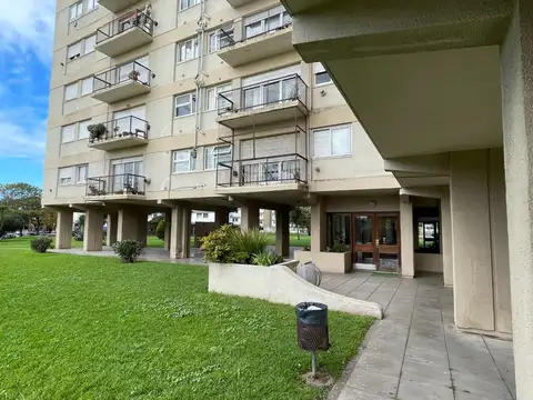 Teodoro Bronzini 1400, Piso 8