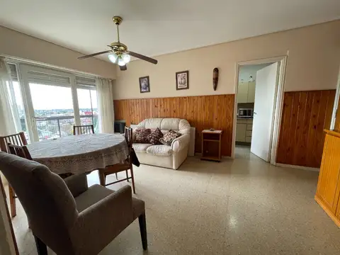 Teodoro Bronzini 1400, Piso 8