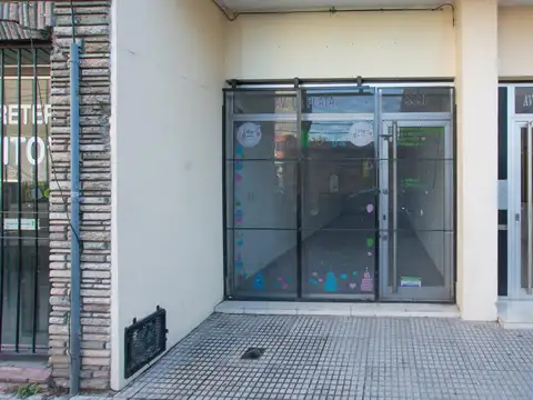 Local en Centro Comercial de Santos Lugares - Oportunidad Real