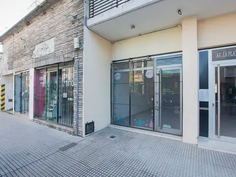 Local en Centro Comercial de Santos Lugares - Oportunidad Real