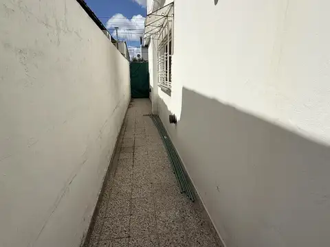 Casa 4 ambientes con patio para dos familias en VENTA en Wilde Avellaneda