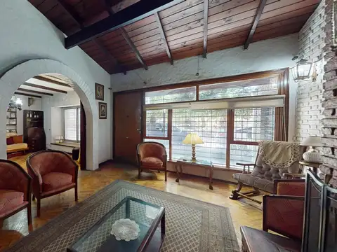 VENTA CASA 4 AMBIENTES CON PATIO Y COCHERA EN MARTINEZ