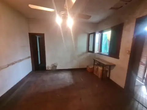 Departamento tipo casa 4 ambientes con patio y terraza a reciclar