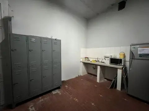 Galpon / Deposito con garaje  en Parque avellaneda