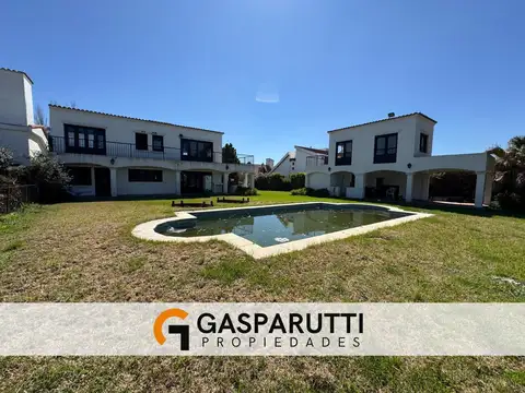 Casa 5 ambientes con 5 baños