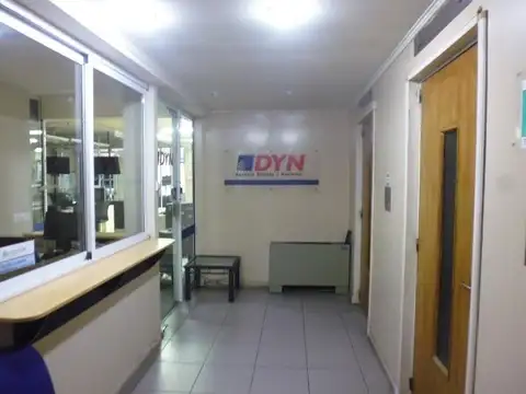 Oficina 7 ambientes con 2 baños