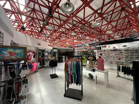 Local en Venta en Berazategui, USD 2.250.000